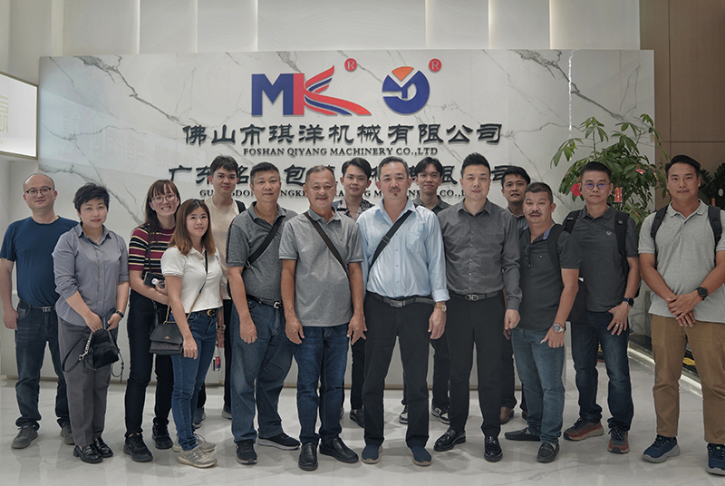 马来西亚客户亲自拜访参观铭科并现场签约